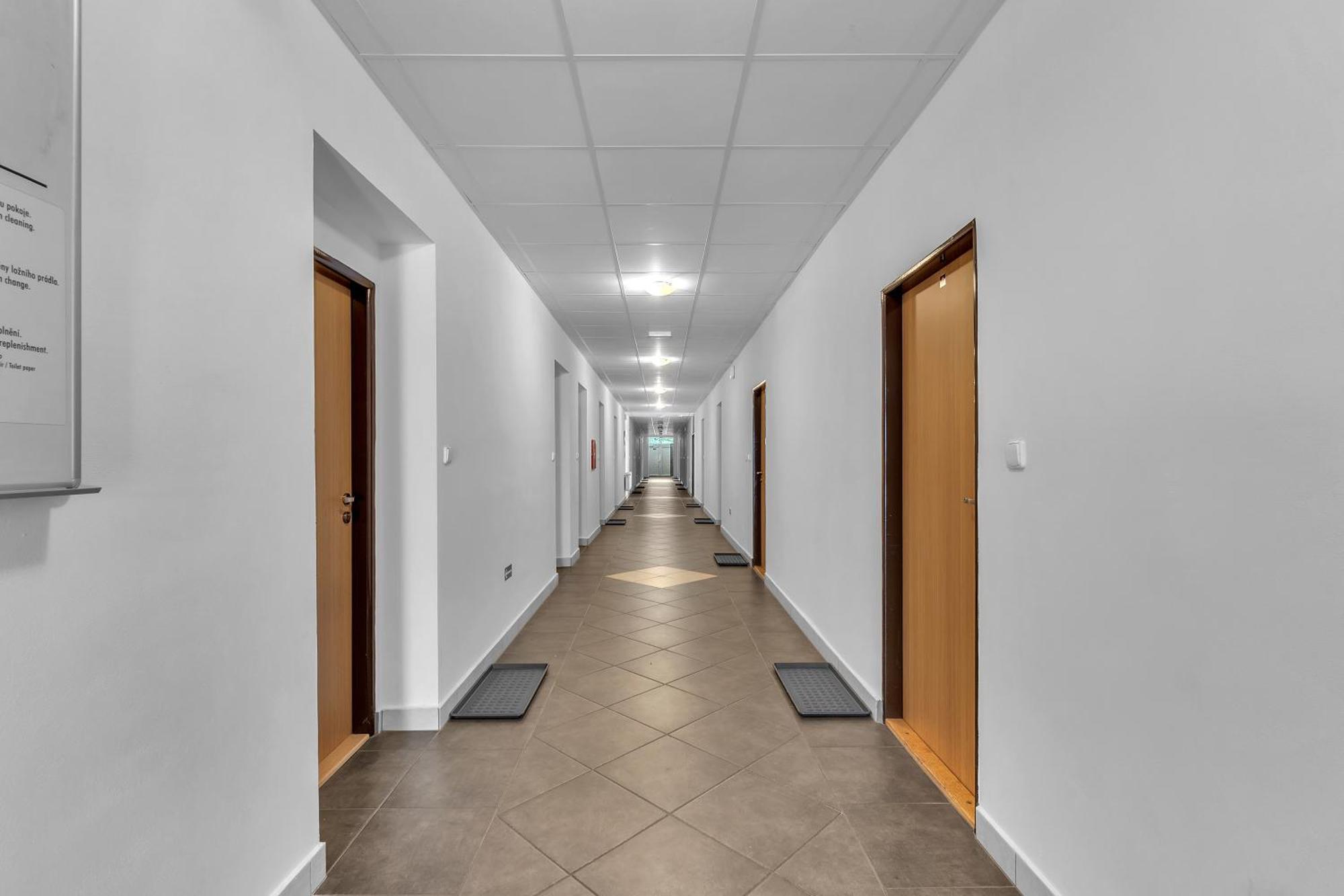 Apartmany A Ubytovani Premyslova, ฮราเดตสคราโลเว ภายนอก รูปภาพ